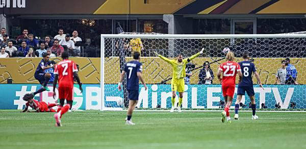 巴黎圣日耳曼大胜拜仁，迈向四冠王，金球奖在望